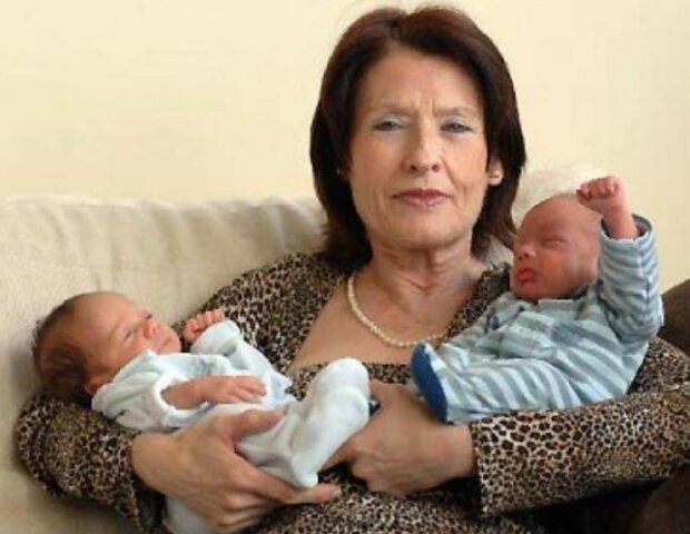 Nieprawdopodobne - urodziła bliźnięta mając 67 lat. Trafiła do Księgi Rekordów Guinnessa