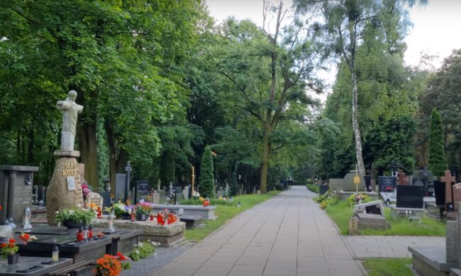Cmentarz powązkowski/YouTube @cZaKu VaVa