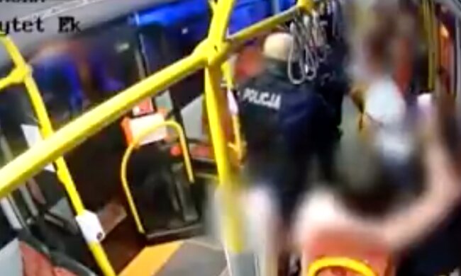 Cała prawda o zdarzeniu w autobusie. Nagranie z monitoringu wszystko wyjaśnia