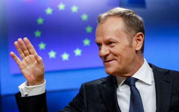 Donald Tusk ocenia program 500+. "Trzeba mądrzej wydawać pieniądze"