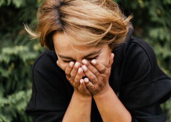 Z życia wzięte. "Mój mąż odszedł, gdy syn był mały": Kiedy syn dorósł, zaczął mnie grozić, aby wydałam mu wszystkie oszczędności