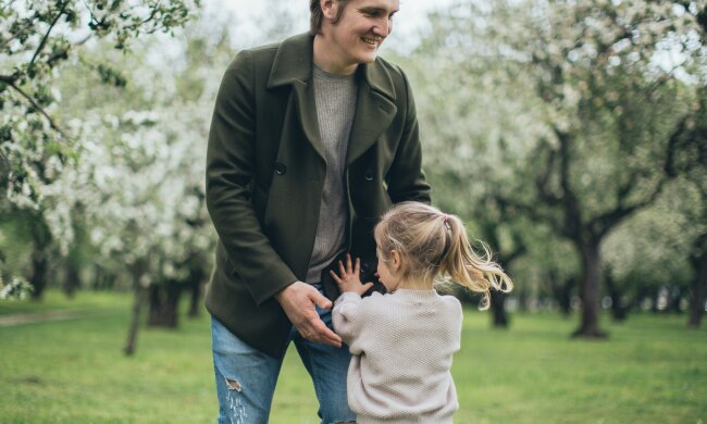 Z życia wzięte. "Zostawił mnie z noworodkiem, bo nie chciał dziecka": Dziś spotkałam go w parku jako idealnego ojca