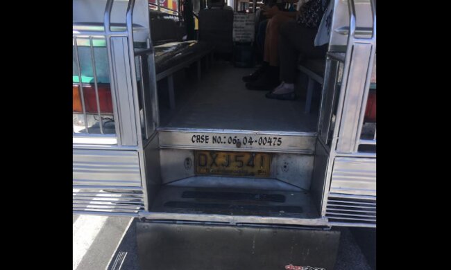 Młody uczeń nie miał wystarczającej ilości pieniędzy na bilet. Przeprosił kierowce, a ten zrobił coś zaskakującego