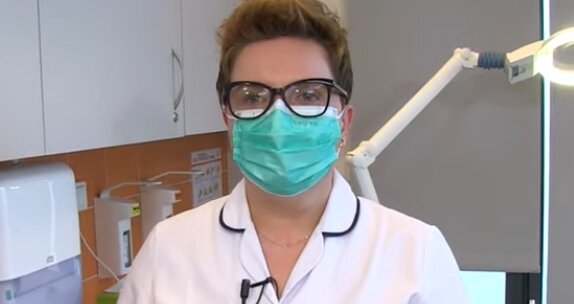 Maseczka ochronna. Źródło: Youtube