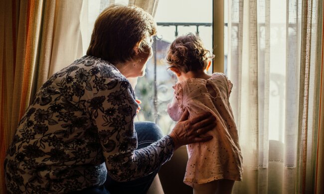 Z życia wzięte. "Syn przyprowadza wnuki w każdy weekend i oczekuje, że będę się nimi zajmować": Nie mam już siły