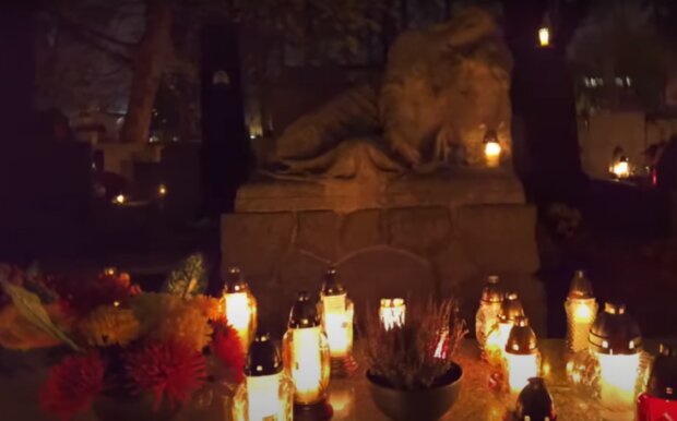 Cmentarz nocą/YouTube @swiatloczulosc