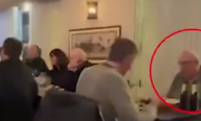 Kadr z nagrania, na którym kobieta zobaczyła zmarłego męża/ Facebook@Afrovibes TV & Radio Magazine