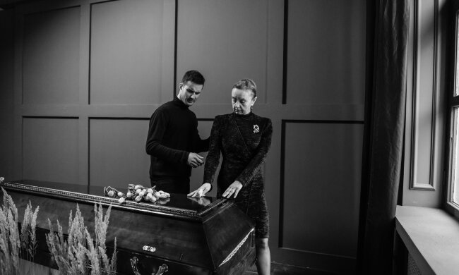 Z życia wzięte. "Po odejściu ojca mama zaczęła się stroić, a cała wieś huczy od plotek": Według nich powinna cierpieć