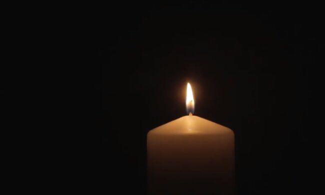 Płonąca świeca/YouTube @ RelaxingVideoLoops