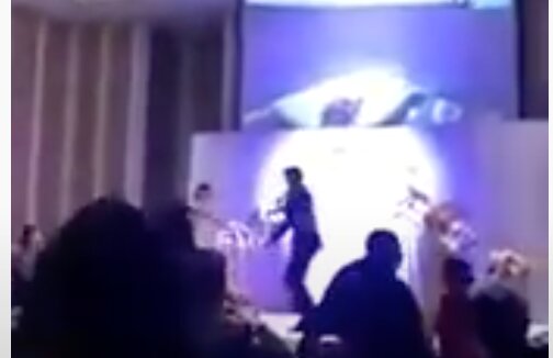 Na weselu pan młody puścił pewne nagranie. Pana młoda nie widziała co robić, a goście byli bardzo zaskoczeni