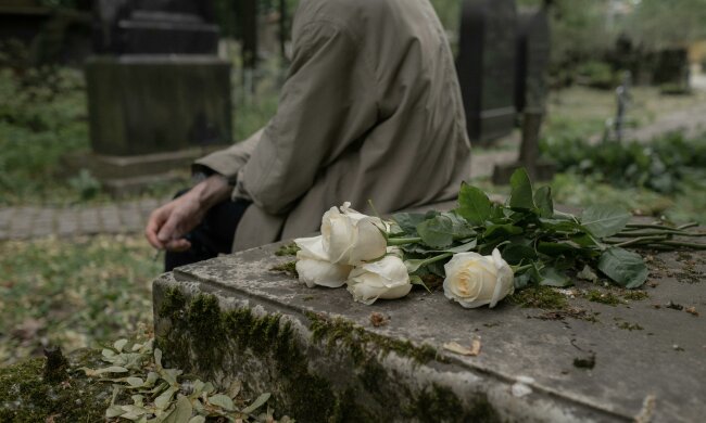 Z życia wzięte. "Brat zerwał ze mną kontakt po pogrzebie rodziców": Gdy notariusz odczytał testament, wszystko stało się jasne