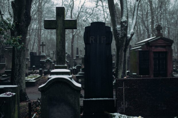 Nowe zasady na cmentarzach przed Wszystkimi Świętymi. Za ten błąd grożą wysokie mandaty