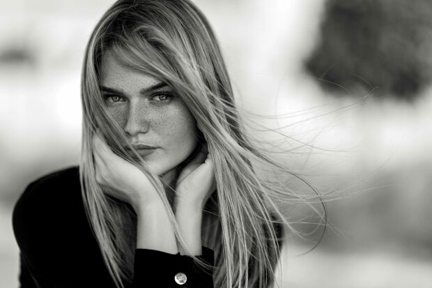 Z życia wzięte. "Moja teściowa przyjęła nas pod dach, ale działa mi na nerwy": Zużywa moje drogie kosmetyki