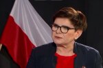 Beata Szydło z bukietem na Nowogrodzkiej. Jej metamorfoza nie umknęła uwadze