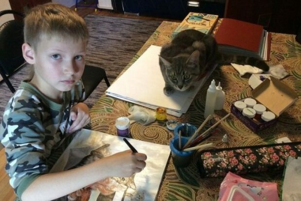 Cudowny gest 9-letniego Rosjanina. Chłopiec maluje obrazy by pomóc zwierzętom