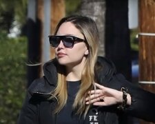 źródło: YouTube/ Amanda Bynes' Quiet Life Out of the Spotlight | E! News