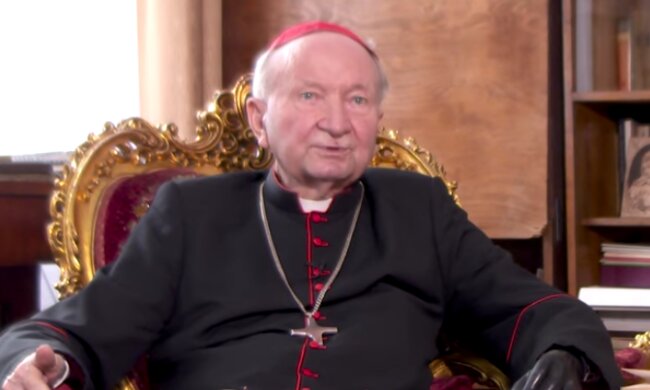 Kardynał Marian Jaworski trafił do szpitala. Jaki jest jego stan