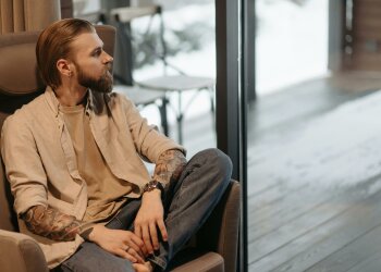 Z życia wzięte. "Zakochałem się w kobiecie starszej o 20 lat": Rodzina mnie przekreśliła, ale los odebrał mi znacznie więcej