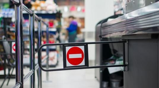 Zmiany w zakazu handlu w niedzielę. Podejrzenie omijania przepisów przez sklepy prowadzące punkty pocztowe. To byłby koniec zakupów w niedzielę