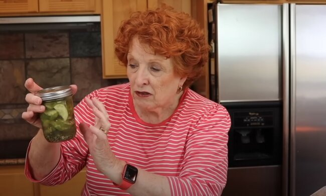 źródło: YouTube/RoseRed Homestead -- That "Woman with a Gadget"