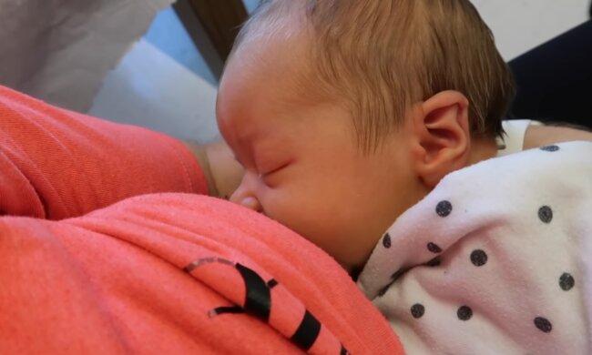 Niemowlę. Źródło: Youtube Brad and Rach