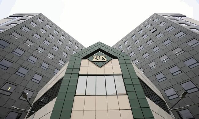 Coraz więcej osób boryka się z problemem niskiej emerytury. Dane ZUS są zatrważające. Jak przeżyć za tak niską kwotę