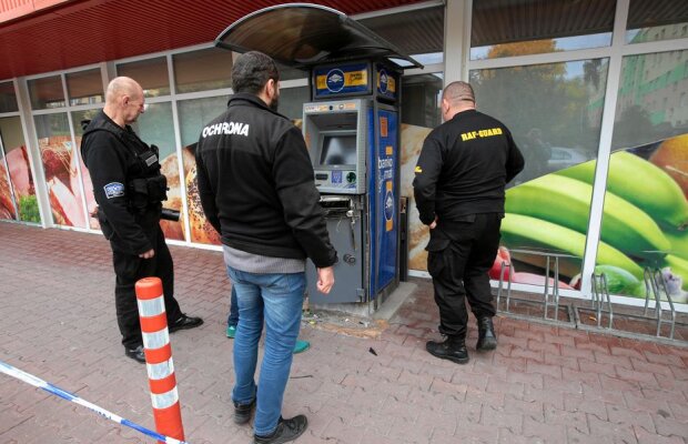 Policja poszukuje świadków zdarzenia! Chodzi o bankomat w jednym z marketów