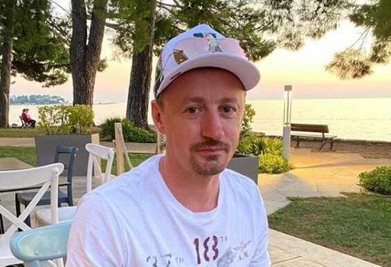 Adam Małysz pochwalił się swoim ukrytym talentem. Czy pogoda zmusiła sportowca do podjęcia "ogrodowego wyzwania"