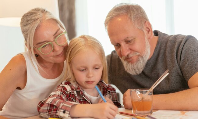 Z życia wzięte. Dziadek mocno nas zaskoczył. "Jeśli zostawisz nam wnuki na lato, zostaw też pieniądze"