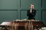 Z życia wzięte. "Żona siedziała przy trumnie męża": Kiedy zamykano wieko, wstała i powiedziała: "Poczekajcie chwilę"