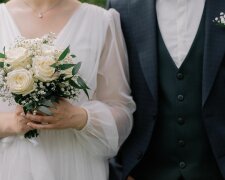 Z życia wzięte. "Teściowa chciała, żebym poszła do ślubu w sukni po jej babci": Gdy zobaczyła, jak ją przerobiłam, wpadła w furię