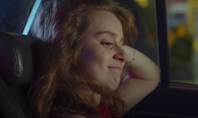 Pokazała ojczymowi, gdzie jest jego miejsce, źródło: YouTube/LOVEBUSTER