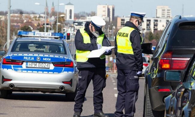 Kierowca zatrzymany przez policję. Źródło: wroclaw.wyborcza.pl