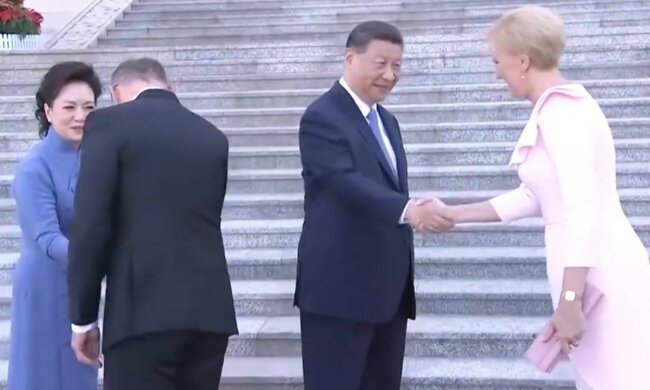 Wizyta pary w Chinach, Źródło: CCTV