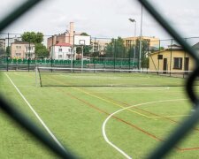 Nauczyciel wyrzucił ją z lekcji. Nie pomogły tłumaczenia dziecka. O co chodzi