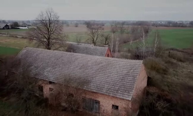 Opuszczona wieś. Źródło: youtube.com