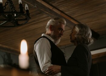 Z życia wzięte. "Znalazłam w telefonie 63-letniego męża wiadomości od innej kobiety": Nie sądziłam, że w tym wieku będę musiała mierzyć się ze zdradą