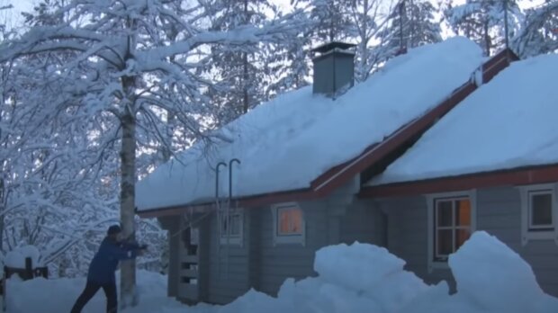 Śnieg na dachu/YouTube @Machinery Present