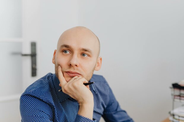Z życia wzięte. "Rodzice nie akceptują mojej dziewczyny, a ona nie szanuje ich": W końcu będę musiał wybrać, kogo kocham bardziej