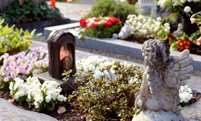 Obok tego miejsca wiecznego spoczynku trudno przejść obojętnie. Wszystko przez kontrowersyjny napis