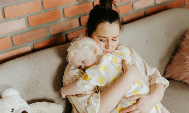 "Mam 20 lat, jestem samotną mamą": Ludzie plotkują, że to patologia, bo korzystam z zasiłków i 800+, a nie mają pojęcia, jak było naprawdę