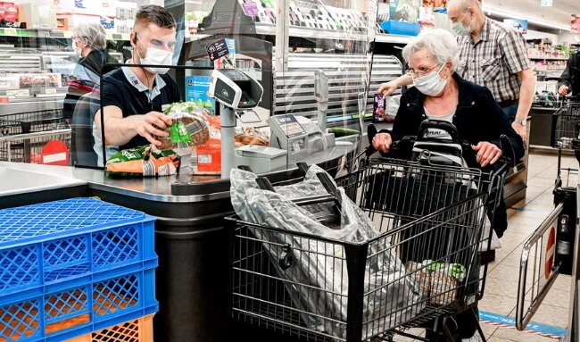 Godziny dla seniorów będą zlikwidowane. Źródło: rmf24.pl