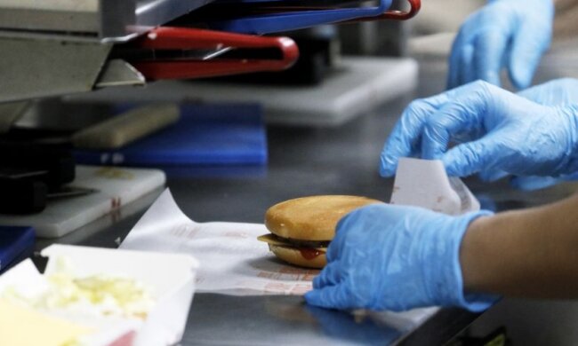 Poznański McDonald's zamknięty. Pracownik to syn kobiety chorej na koronawirusa