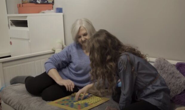 Babcia i wnuczka/YouTube @Reżyser Życia