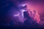 Niezwykłe zjawisko pojawiło się nad miastem. Chwilę później lunął deszcz