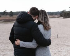 Przez trzy lata oszczędzaliśmy z mężem na podróż marzeń. Oddaliśmy wszystko teściowej, a podczas rodzinnego obiadu odkryłam bolesną prawdę
