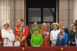 Rodzina królewska na balkonie Pałacu Buckingham/YouTube @MrEp880