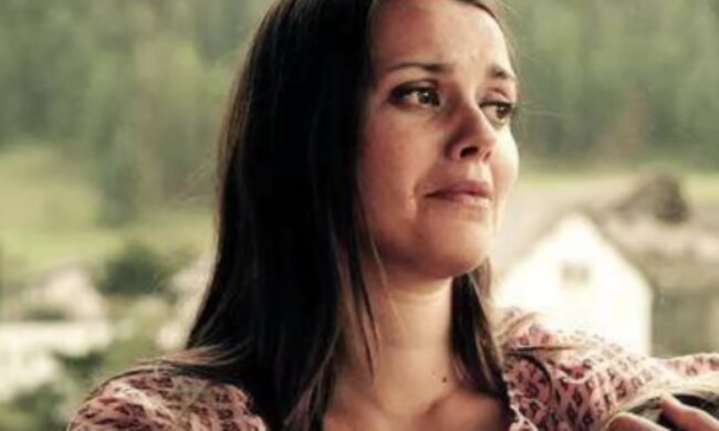 Kobieta/YouTube @Ploteczki