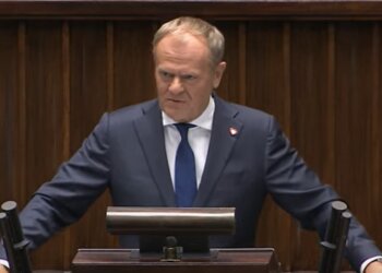 Donald Tusk wygłosił expose. W pewnym momencie wspomniał o Sławomirze Mentzenie. Tak zareagował polityk Konfederacji