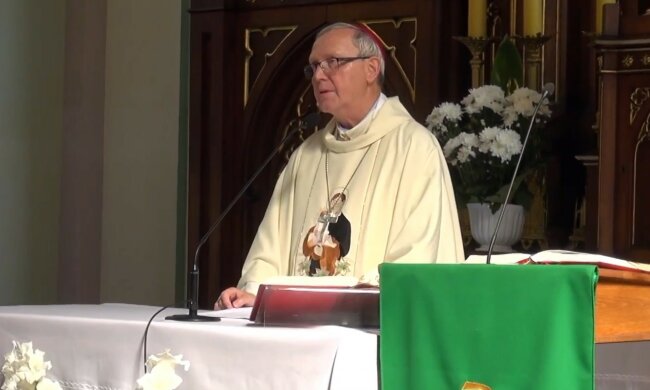 Biskup Piotr Libera/YT @Studio TV NIEDZIELA